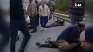Otoyolda can pazarı: Tırla çarpışan pikabın kasasından yola savruldular