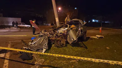 Hurdaya dönen otomobil, sürücüsüne mezar oldu