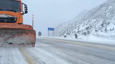 Alacabel'de gece başlayan kar yağışı sonrası ekipler seferber oldu