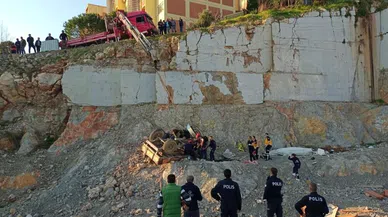 Traktör 20 metrelik şarampole yuvarlandı, sürücüsü öldü