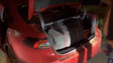 Durdurulan 2 Otomobilden Uyuşturucu Çıktı