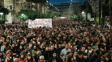 Atina'da ABD Büyükelçiliğine yürüdü