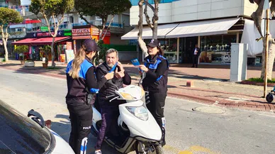 Polisten motosiklet sürücülerine bilgilendirme