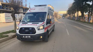 Yol ortasına düşen taş kazaya neden oldu