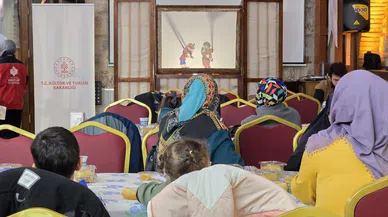 532 yıllık imarette Hacivat-Karagöz oyunu