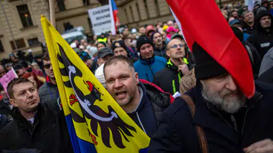 Çekya'da çiftçilerlerden gübreli protesto