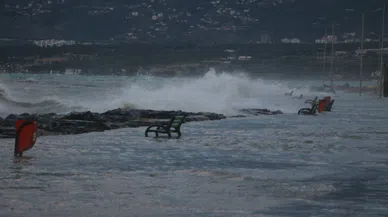 İskenderun Körfezi'nde deprem sonrası denizle kara birleşti