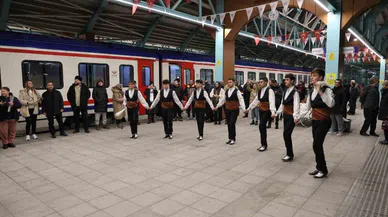 Doğu Ekspresi yolcularına halaylı karşılama