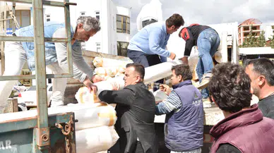 Hortumdan zarar gören seracılara naylon desteği