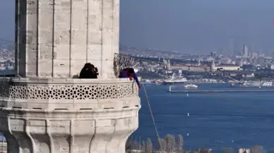 Ayasofya'ya Ramazan mahyası asıldı