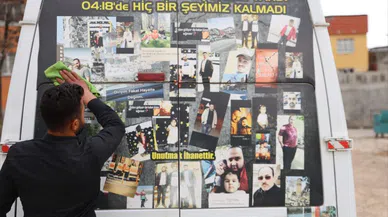 Maraşlı genç, minibüsünde deprem şehitlerinin anısını yaşatıyor
