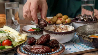 Vatandaşlar oruçlarını 3 dakika erken açtı