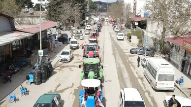 Çiftçiler,Seçim Ofisine Çıkarma Yaptı