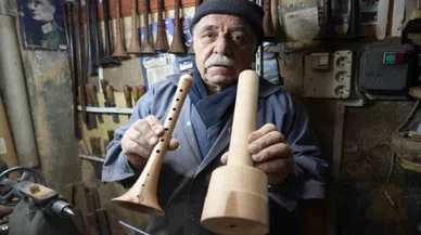 Son zurna ustası 56 yıldır 7 metrekarelik iş yerinde zurna yapıyor