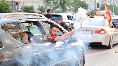 Göztepe Süper Lig’e çıktı, taraftar sokağa döküldü