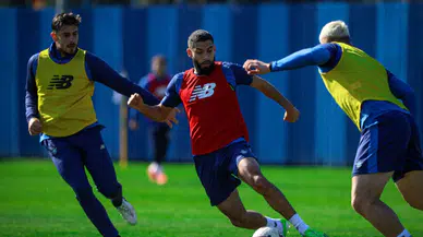 Adana Demirspor'un yeni transferleri takımla antrenmana başladı