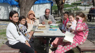 Mahalle muhtarı çocuklara örnek oluyor