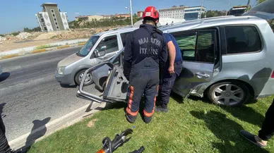 Kavşakta üç araç çarpıştı: 4 yaralı