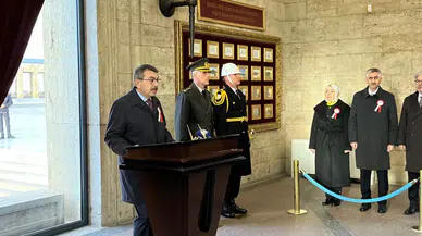 Bakan Tekin 81 ilden gelen öğretmenlerle Anıtkabir’i ziyaret etti