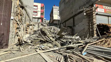 Beton dökümü sonrası inşaat çöktü: 1’i ağır 2 yaralı