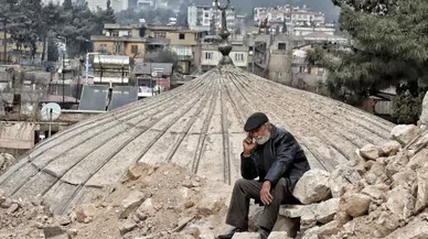 Depremde yıkılan tarihi mekanlar fotoğraflandı