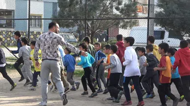 Depremzede çocukları spora teşvik ediyor