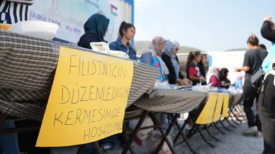 Depremzede kadınlar el işi ürünlerini satarak Filistin'e destek kampanyasına katıldı