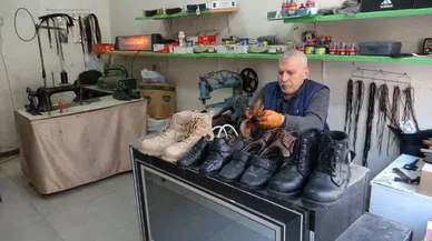 Depremzede ustalar ayakta kalmak için direniyor