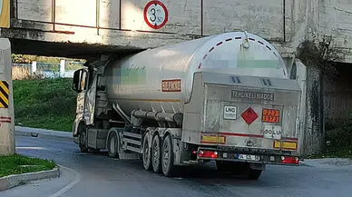 Gaz Yüklü Tanker Sulama Kanalının Altına Sıkıştı