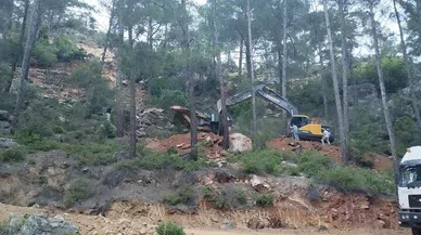 İş makinesinin altında kalan operatör toprağa verildi