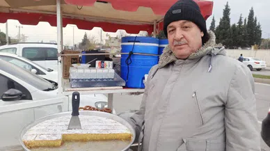 Kahramanmaraş'ta şeker hastası yiyemediği tatlıyı satıyor