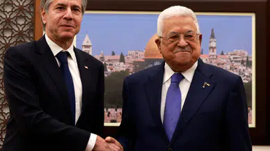 Mahmud Abbas ile görüşen Blinken, Ramallah’ta protesto edildi