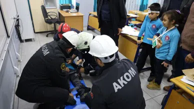 Okulda gerçeği aratmayan deprem tatbikatı