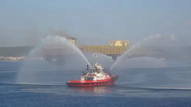 Türkiye’ ismi verilen dev gemi, Çanakkale Boğazı'ndan geçti