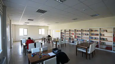 Erdem Bayazıt Halk Kütüphanesi hizmet veriyor