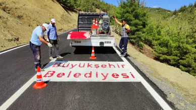 Büyükşehir, Trafik İşaret ve İşaretçilerinin Bakımını Sürdürüyor