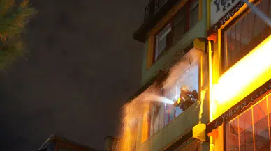 4 katlı apart otelde korkutan yangın