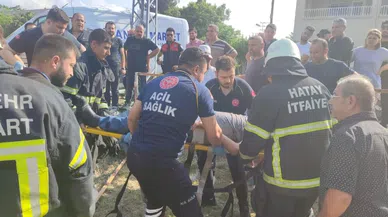 Panelvan ile otomobil çarpıştı
