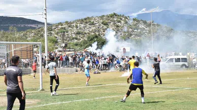 BAL Ligi maçında taşlar ve soplar havada uçuştu