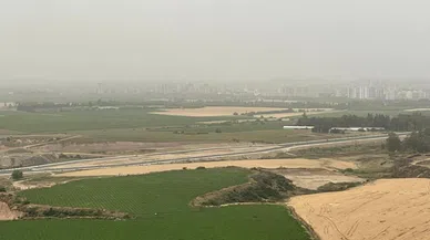 Toz bulutu Adana'yı kapladı