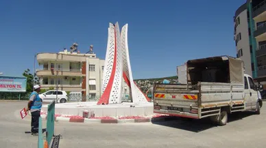 Silifke'de Ay Yıldız anıtının sökülmesi tepkilere neden oldu