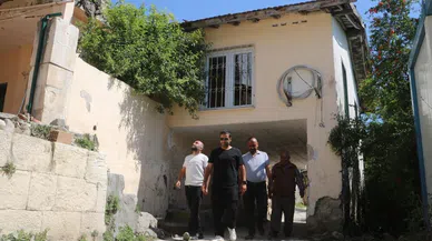 Bu caminin altından yol geçiyor