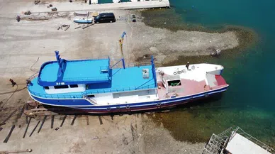 Akdeniz'in balıkçıları, ekmek teknelerini bakıma aldı