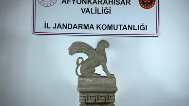 Afyonkarahisar’da pars başlı kanatlı heykel ele geçirildi