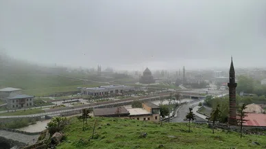 Kars sis bulutları arasında kayboldu