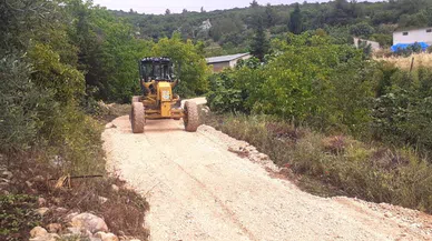 Tarsus'ta afet sonrası hasar oluşan köy yolları onarıldı