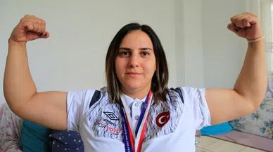 Kolları engel tanımıyor, kendi kilosunun 1,5 katını kaldırabiliyor