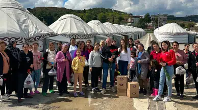 Adanalı kebapçı depremzede kadınların Kadınlar Günü'nü kutladı