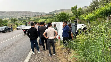 Adıyaman’da kontrolden çıkan minibüs yan yattı: 14 yaralı