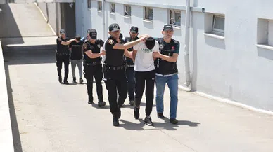 Narkotik polisleri, kamyonette 4 kilo 400 gram esrar ele geçirdi